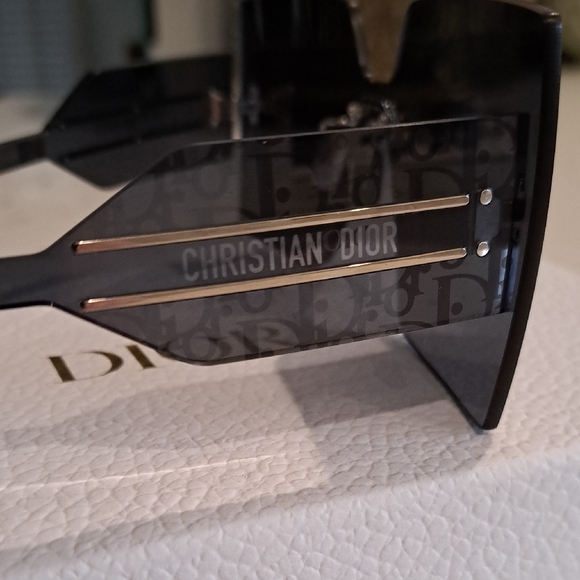 Christian Dior Monogram Sunglasses - Picture 2 of 13